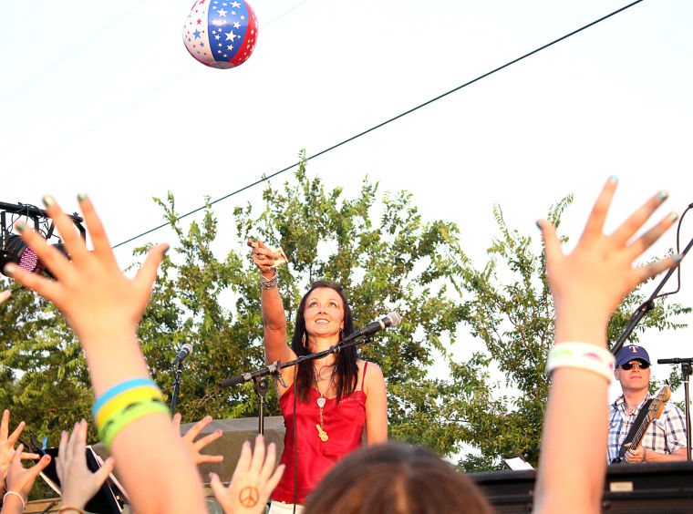 Katy Keenie tosses out balls IMG_6571.jpg
